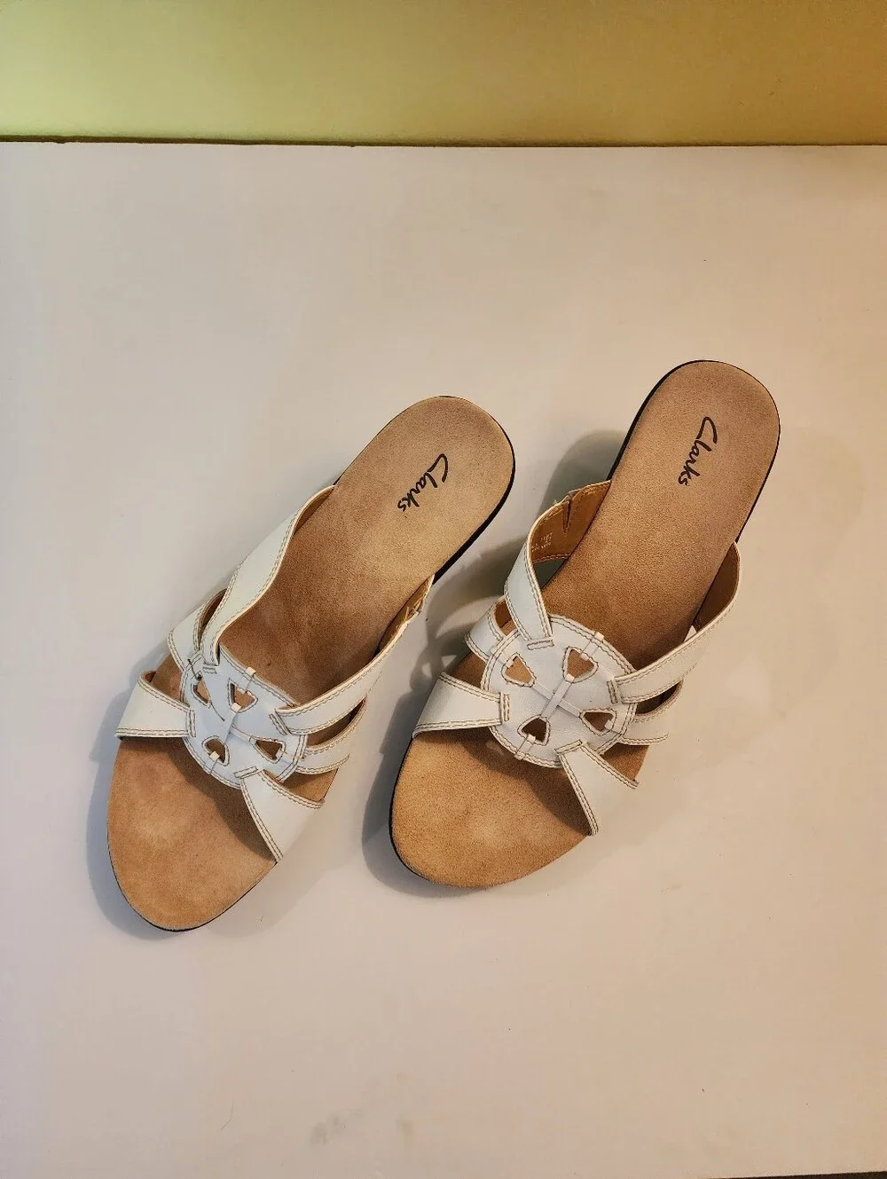Vintage Clarks White Leather Sandal Pumps with Cute Cutouts